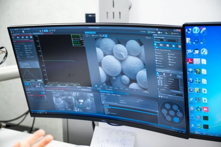 Исследование композитов под микроскопом: контроль дефектов в реальном времени