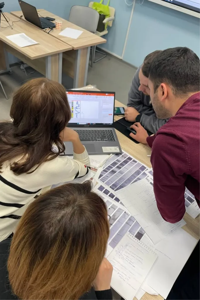 Геологи обучают нейросеть на основе изображений керна и данных интерпретации. Работа по созданию обучающей выборки для ИИ