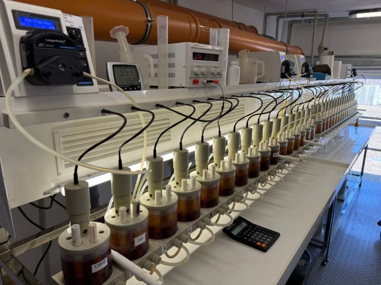 Лабораторная установка для извлечения редкоземельных металлов из электронного лома на инновационном заводе в Самарской области