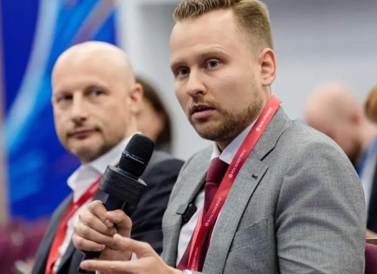 Дмитрий Изотов, руководитель Центра палладиевых технологий "Норникеля", рассказывает о планах создания более 100 новых материалов на основе палладия к 2030 году на ПМЭФ-2025