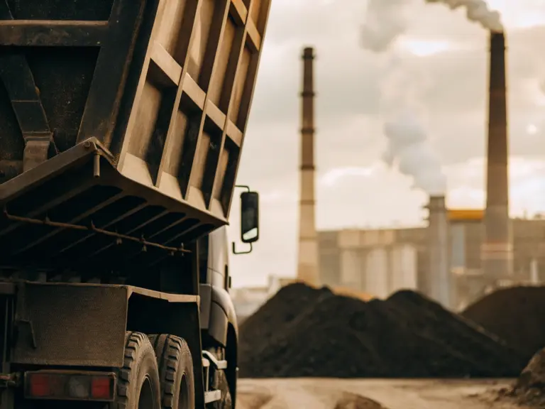 Золоотвалы ТЭК как техногенные месторождения: переработка золошлаковых отходов в России для снижения экологической нагрузки и получения вторсырья.