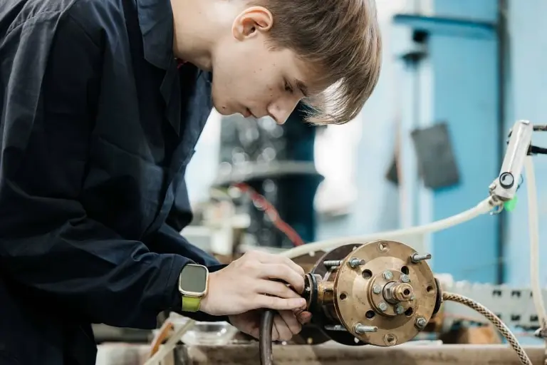 Инновационная технология микроволнового пиролиза с добавлением биомассы, разработанная учеными Томского политехнического университета, сокращает энергозатраты на переработку угольных отходов практически вдвое.