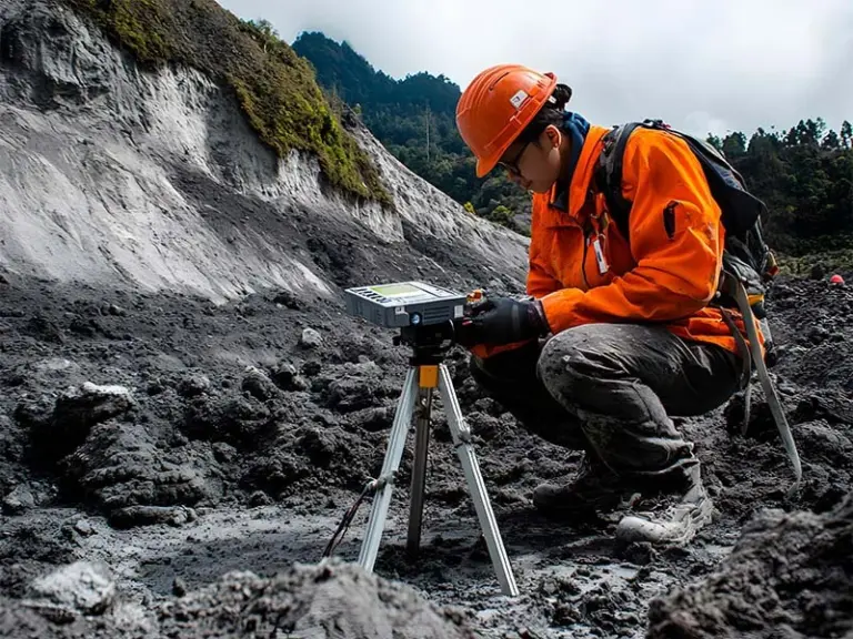 Геологическая разведка редкоземельных металлов в России — рост инвестиций в 2025 году в четыре раза