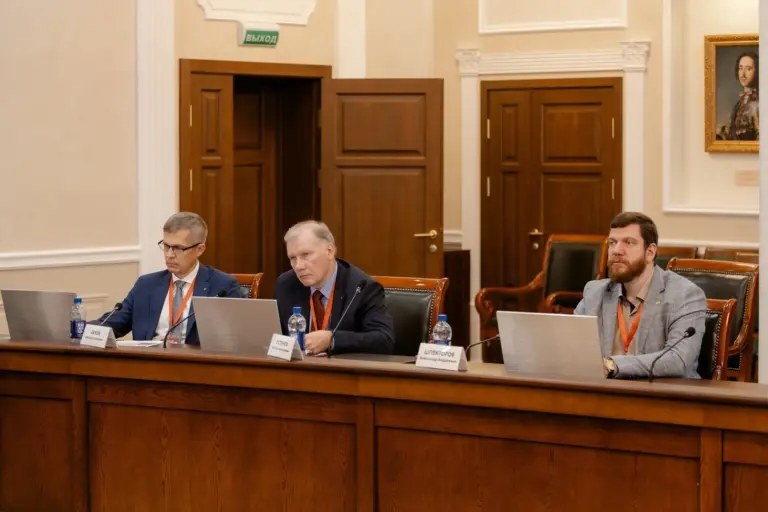 Геологоразведочные работы на алмазы в Архангельской области — исследование Красноборской площади, государственно-частное партнерство, II Международный геологический фестиваль, программа АГД Даймондс и ВСЕГЕИ, перспективы минерально-сырьевого комплекса региона, поддержка Минобрнауки России.