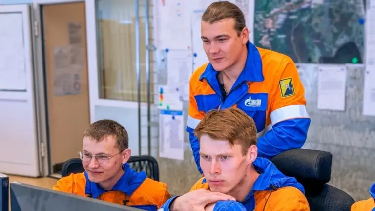 Студенты Горного университета проходят практику по шельфовой добыче газа на Киринском месте рождения в стране с «Газпром добыча шельф Южно-Сахалинск», академическое партнерство, подготовка кадров для нефтегазовой отрасли России