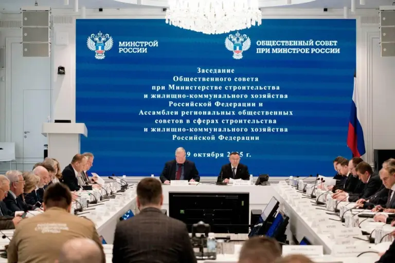 Заседание Минстроя России по сейсмобезопасности и новым правилам для застройщиков, ориентированное на защиту населения от землетрясений и развитие работников