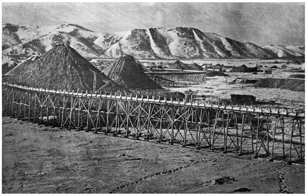 Гидравлическая добыча золота и отвальные мосты на приисках Колымы