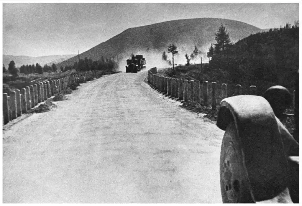 Участок Колымской трассы, построенной силами Дальстроя для обеспечения золотодобычи