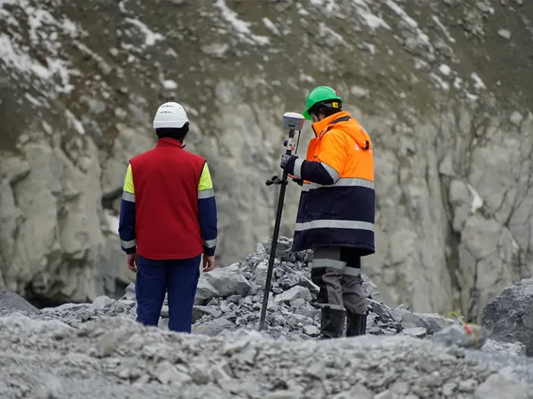 Актуальные вакансии на вахту для геологов и горных инженеров с высокой зарплатой.