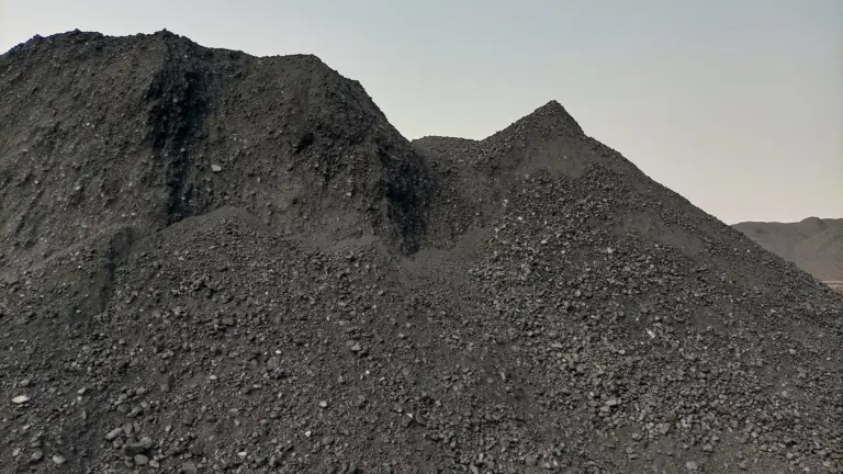 Процесс переработки угольной золы в коагулянт для очистки воды.